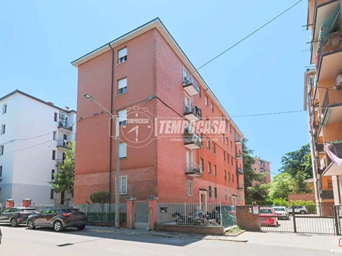 Appartamento quadrilocale in vendita in Via degli Ortolani, Bologna