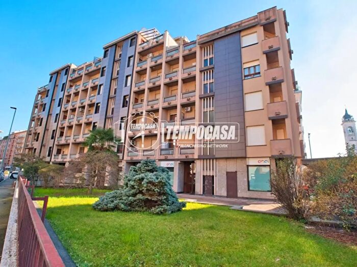 Appartamento con 7 locali in vendita in Via Pietro Micca, Novara