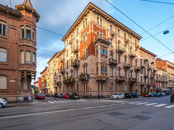 Appartamento con 5 locali in vendita in Via Luigi Cibrario, Torino