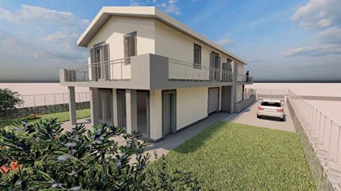 Casa con 5 locali in vendita in Via Giuseppe Garibaldi SNC, Viagrande