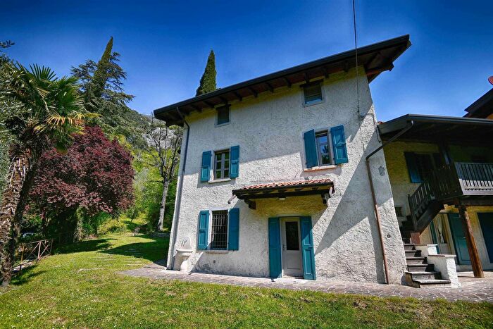 Casa con 5 locali in vendita in Toscolano Maderno