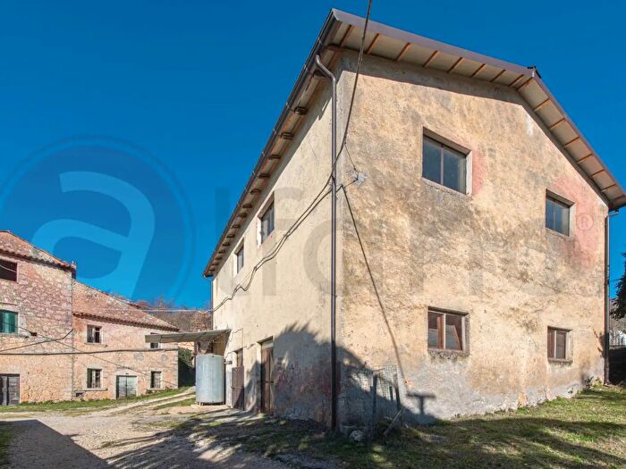 Casa con 10 locali in vendita in Contrada Scimitelli Snc, Veroli