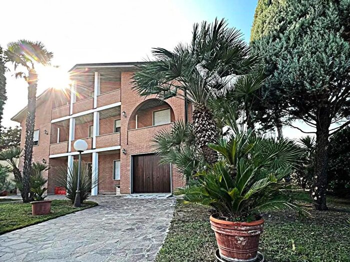 Casa con 10 locali in vendita in Conselice