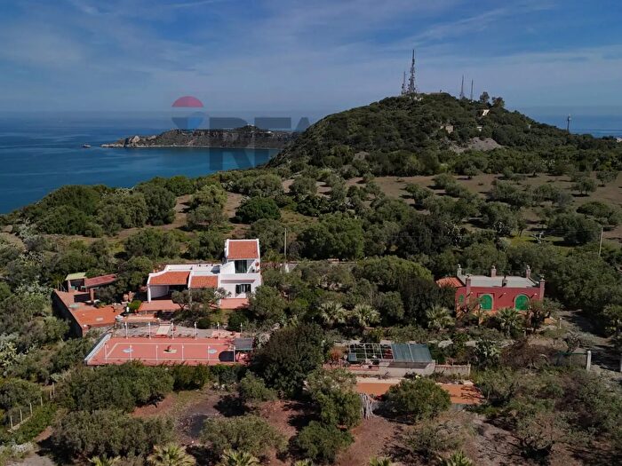 Casa con 6 locali in vendita in Via Manica, Milazzo