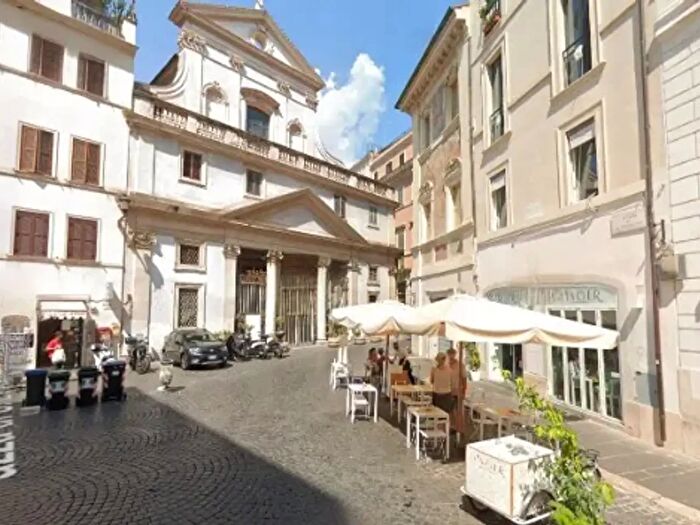 Appartamento trilocale in vendita in Via di SantEustachio, Roma