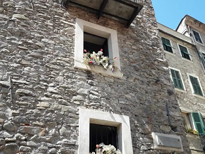 Appartamento con 7 locali in vendita in Via Barberis Colomba, Dolceacqua