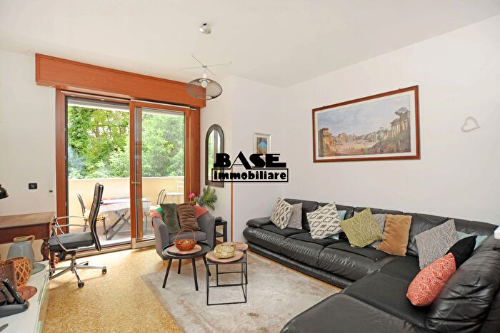 Appartamento trilocale in vendita in Via Canturina, Como