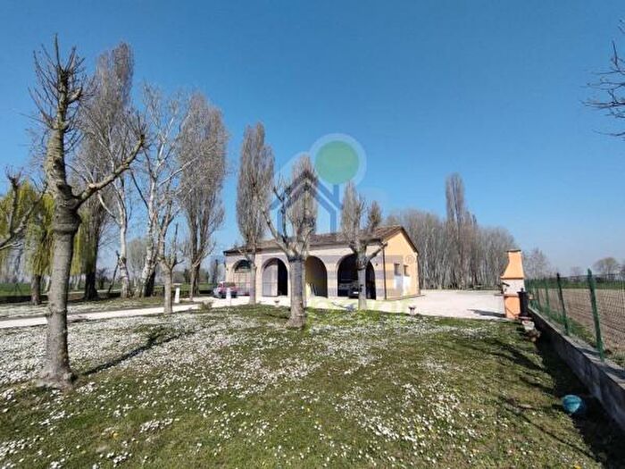 Casa con 6 locali in vendita in Asola Strada Seriole Campagnotti, Asola