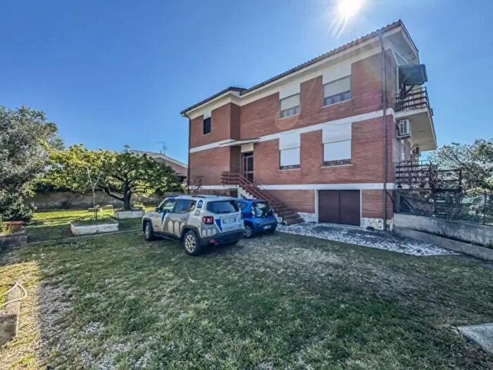 Appartamento con 5 locali in vendita in Via Gian Carlo Conestabile della Staffa, Roma