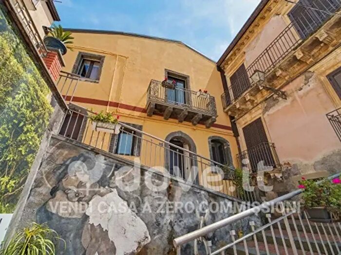Appartamento con 6 locali in vendita in Via San Pietro, Castiglione Di Sicilia