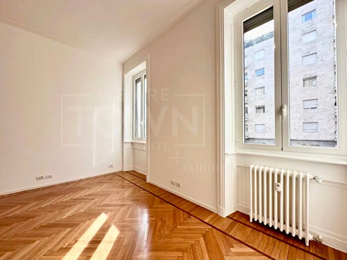 Appartamento trilocale in affitto in Piazza Santa Maria Beltrade, Milano