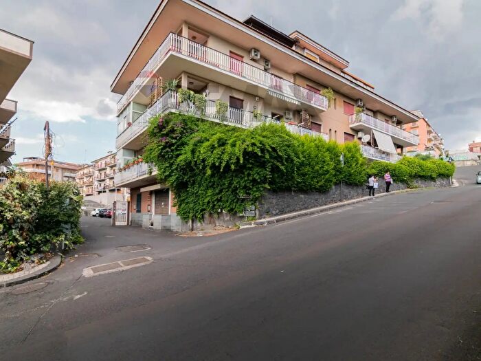Appartamento con 5 locali in vendita in Via Convento del Carmine, Tremestieri Etneo