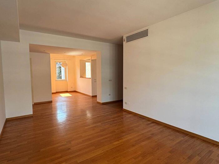 Appartamento quadrilocale in affitto in Via Luigi Canonica, Paolo Sarpi, Milano