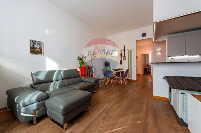 Appartamento con 5 locali in vendita in Via Etruria, Roma