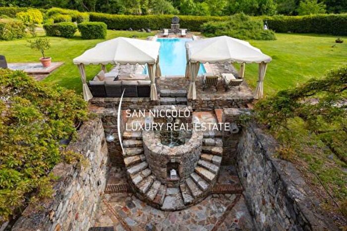 Casa con 6 locali in vendita in Radicondoli