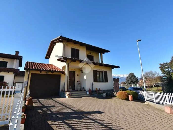 Casa con 5 locali in vendita in Via Burolo, Bollengo