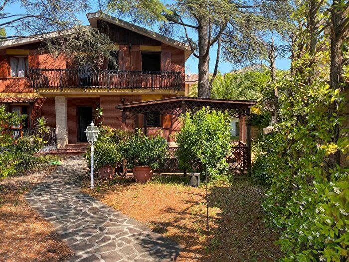 Casa con 5 locali in vendita in Via delle Azalee, San Polo Dei Cavalieri