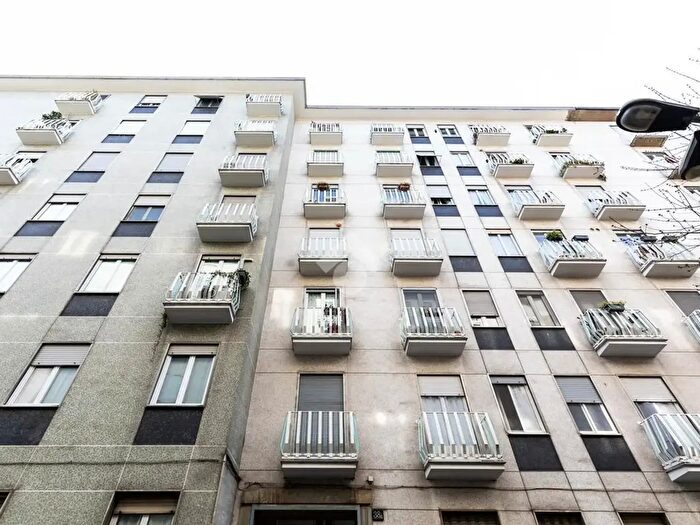 Appartamento trilocale in affitto in Via Giulio E Corrado Venini, Milano