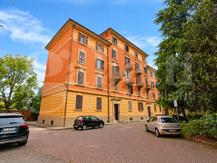 Appartamento trilocale in vendita in Via Zanardi, Bologna