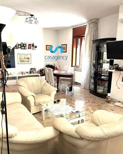 Appartamento trilocale in vendita in Via Roma Caserta, Caserta