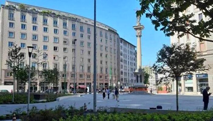 Appartamento quadrilocale in affitto in Via Felice Cavallotti, Borgogna Largo Augusto, Milano