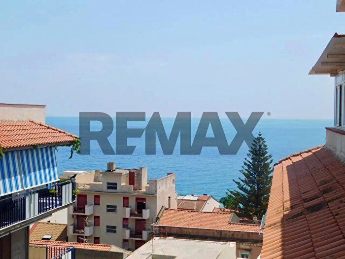 Appartamento quadrilocale in vendita in Via Francisco Ferrer, Roccalumera