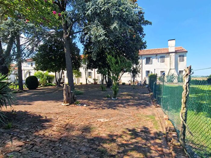 Casa con 12 locali in vendita in Ceregnano