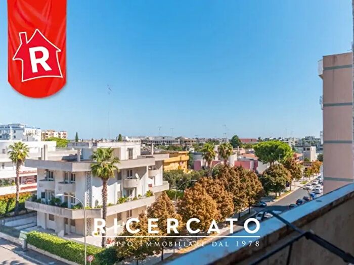 Appartamento con 6 locali in vendita in Via Merine, Lecce
