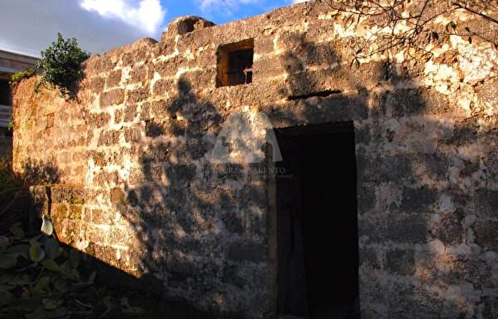 Casa bilocale in vendita in Via Grazia Deledda, Specchia