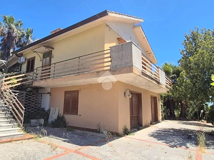 Casa con 8 locali in vendita in Via Pezzingoli, Monreale