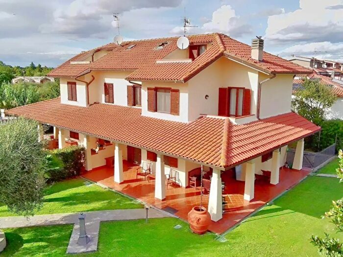 Casa con 6 locali in vendita in Grosseto