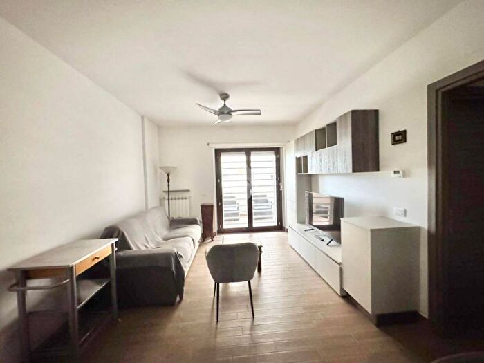 Appartamento trilocale in affitto in Via Guido Ascoli, Fonte Laurentina, Roma