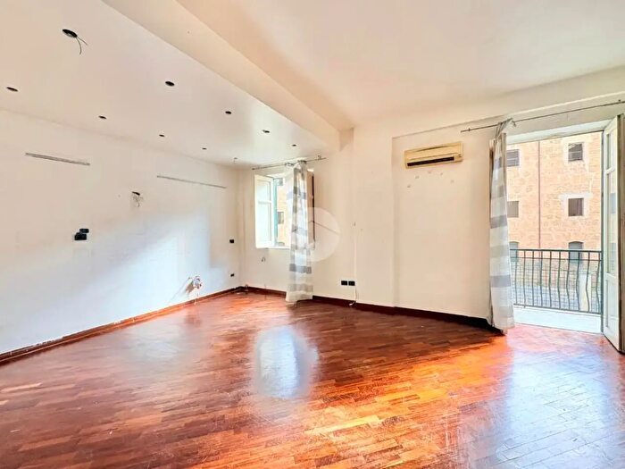 Appartamento quadrilocale in vendita in Via del Vespro, Palermo