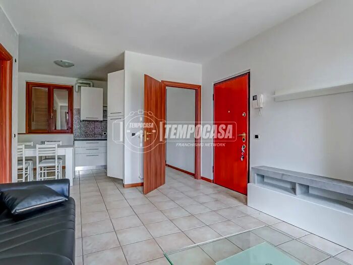 Appartamento trilocale in vendita in Via Dumenza, Luino