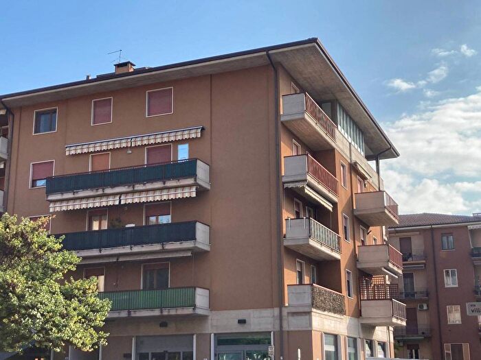 Appartamento trilocale in affitto in Santa Croce, Verona