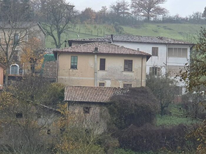 Casa con 8 locali in vendita in Frazione Favischio Posta Rieti, Posta