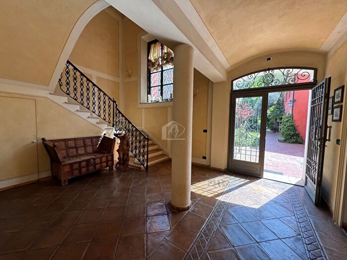 Casa con 10 locali in vendita in Luzzara