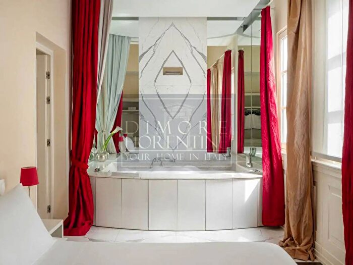 Appartamento trilocale in affitto in Via Bettino Ricasoli, Duomo, Firenze