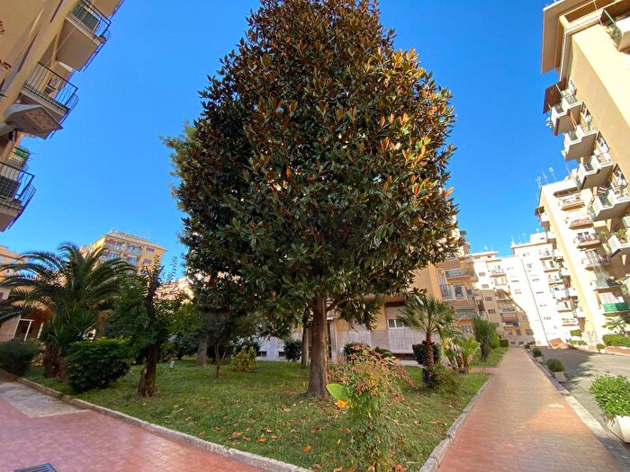 Appartamento trilocale in vendita in Via Tuscolana, Roma