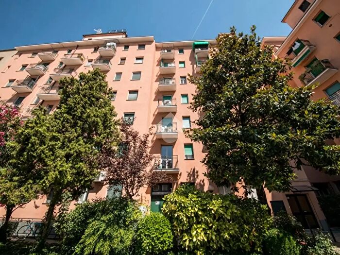 Appartamento trilocale in vendita in Alzaia Naviglio Pavese, Milano