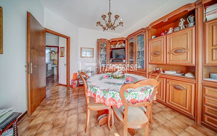 Appartamento trilocale in vendita in Via Don Bosco, Angera