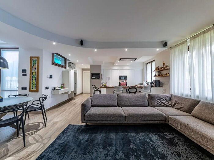 Appartamento quadrilocale in vendita in Via Acerbi, Castano Primo