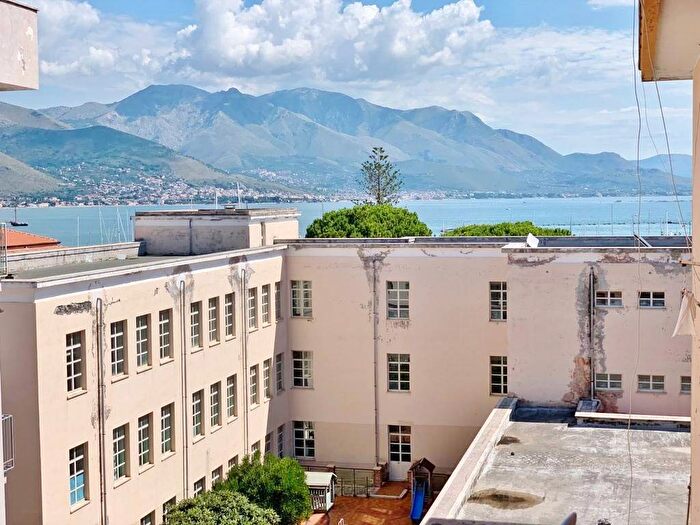 Appartamento trilocale in affitto in Via Piave, Gaeta