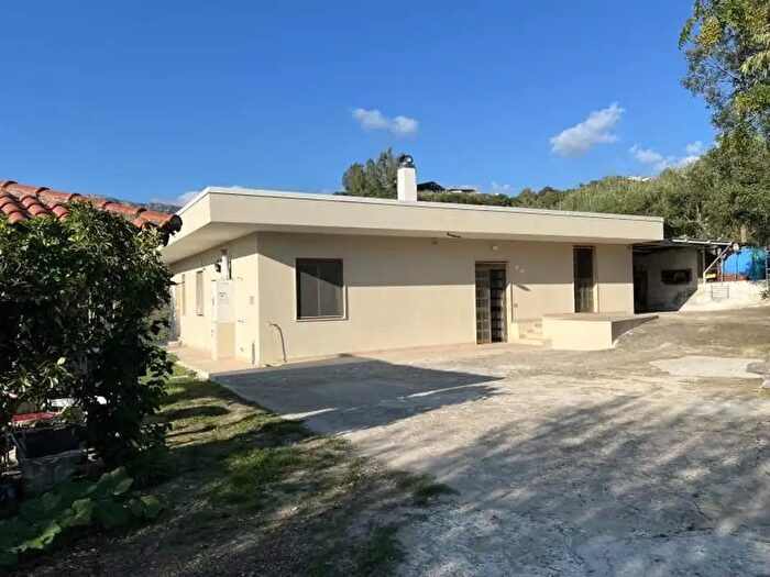 Casa con 5 locali in vendita in Giungano