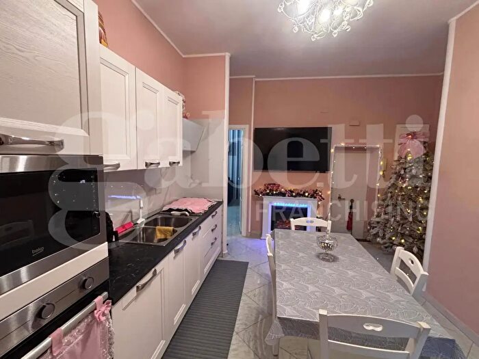 Appartamento bilocale in vendita in Vico Tutti I Santi, Napoli