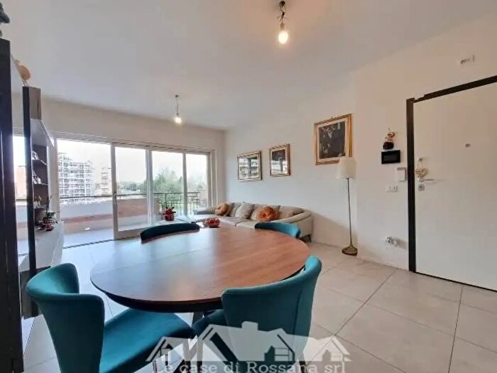 Appartamento quadrilocale in vendita in Via Leonida Repaci, Roma