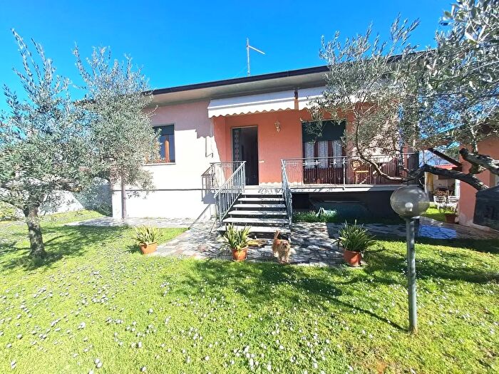 Casa quadrilocale in affitto in Ricortola, Massa