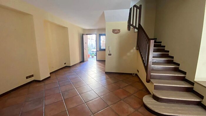 Appartamento con 5 locali in affitto in Via Rosolino Pilo Carini Palermo, Carini