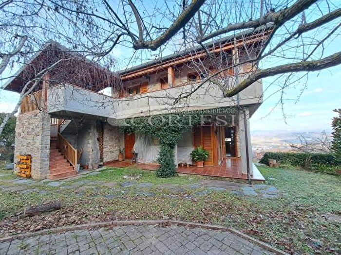 Appartamento con 6 locali in vendita in Citta Di Castello