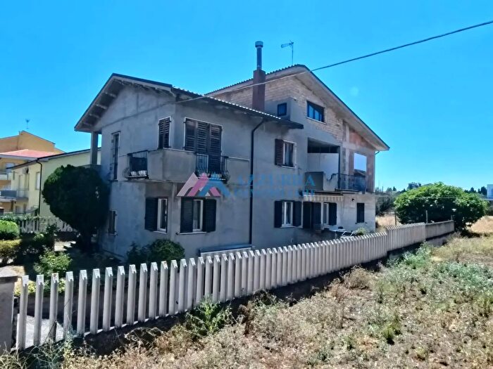 Casa con 10 locali in vendita in San Salvo